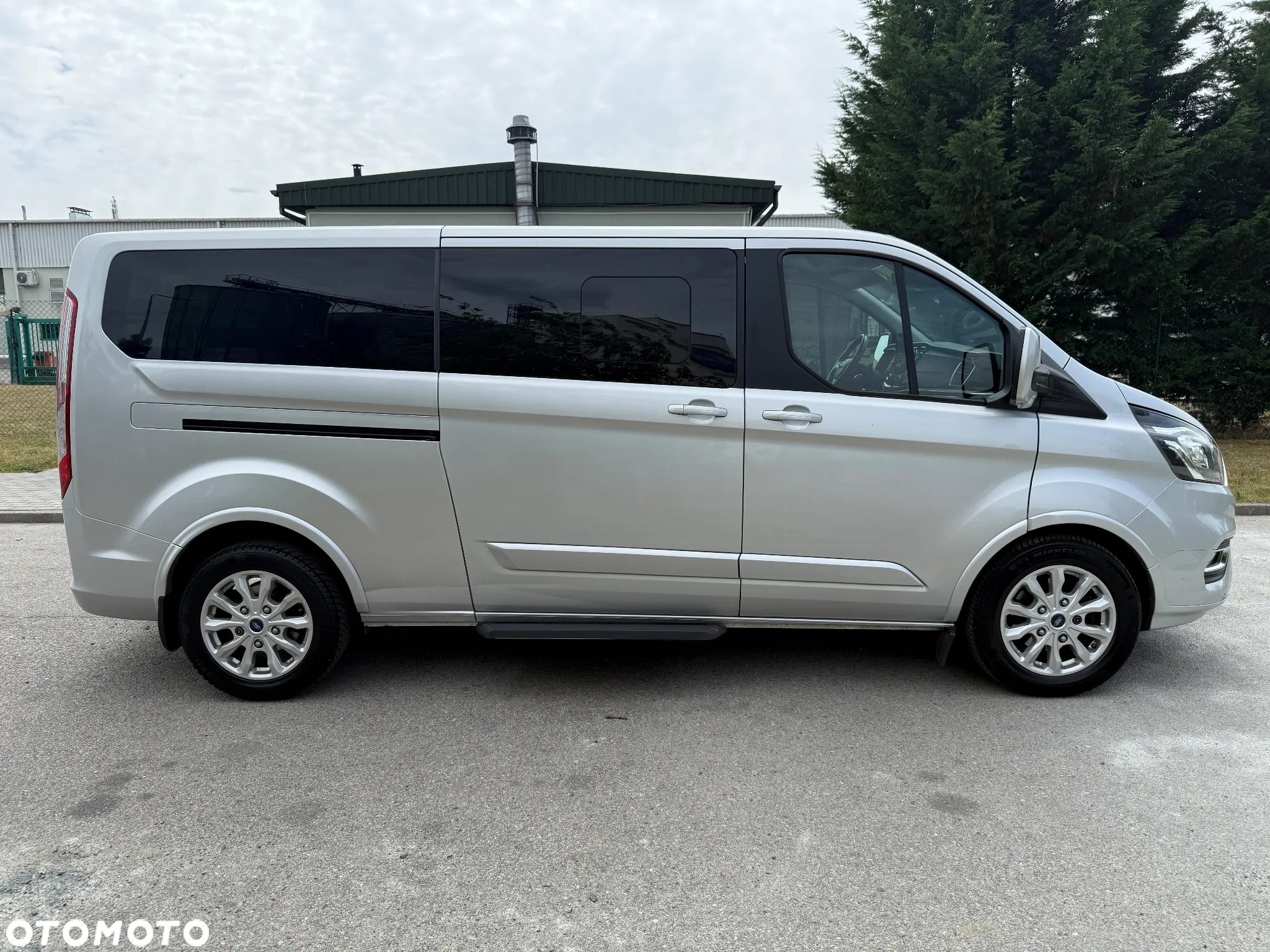 Ford Tourneo Custom - 4