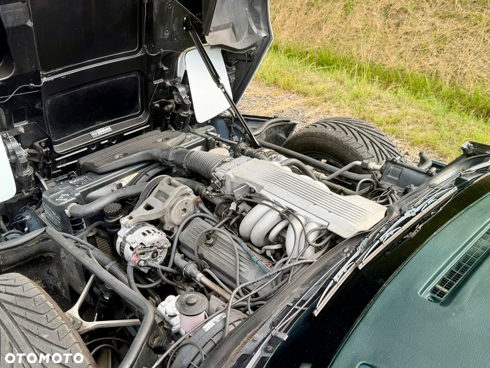 Chevrolet Corvette - 11