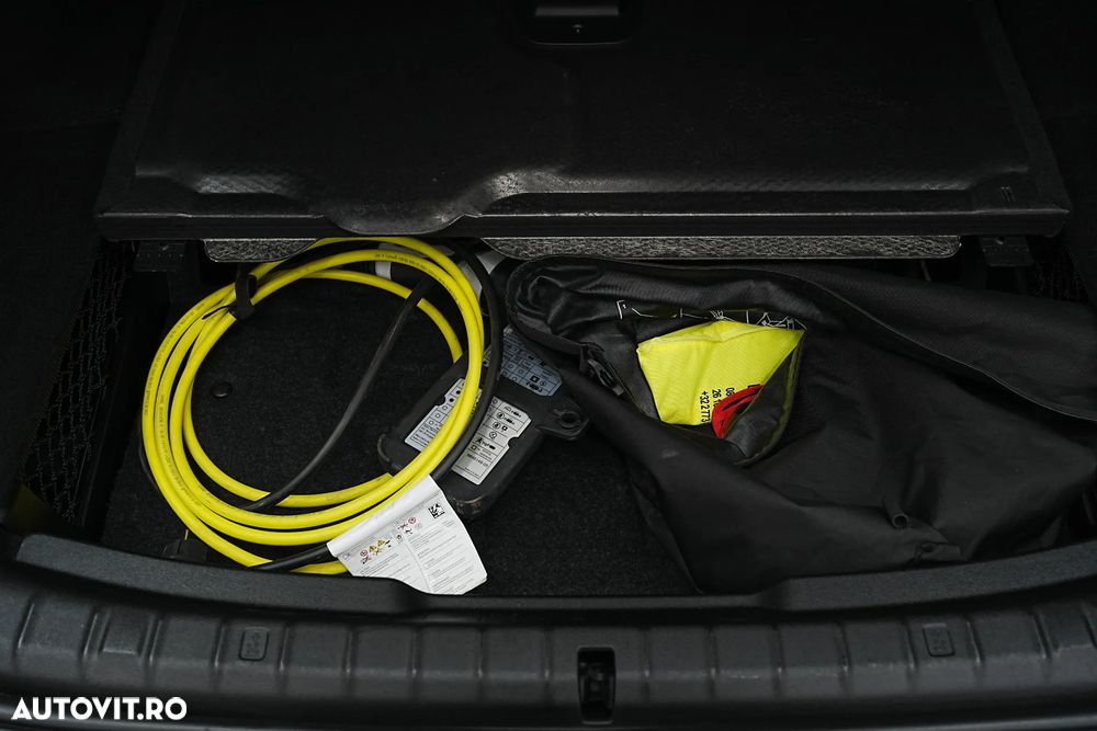 BMW Seria 5 530e xDrive Aut. - 34