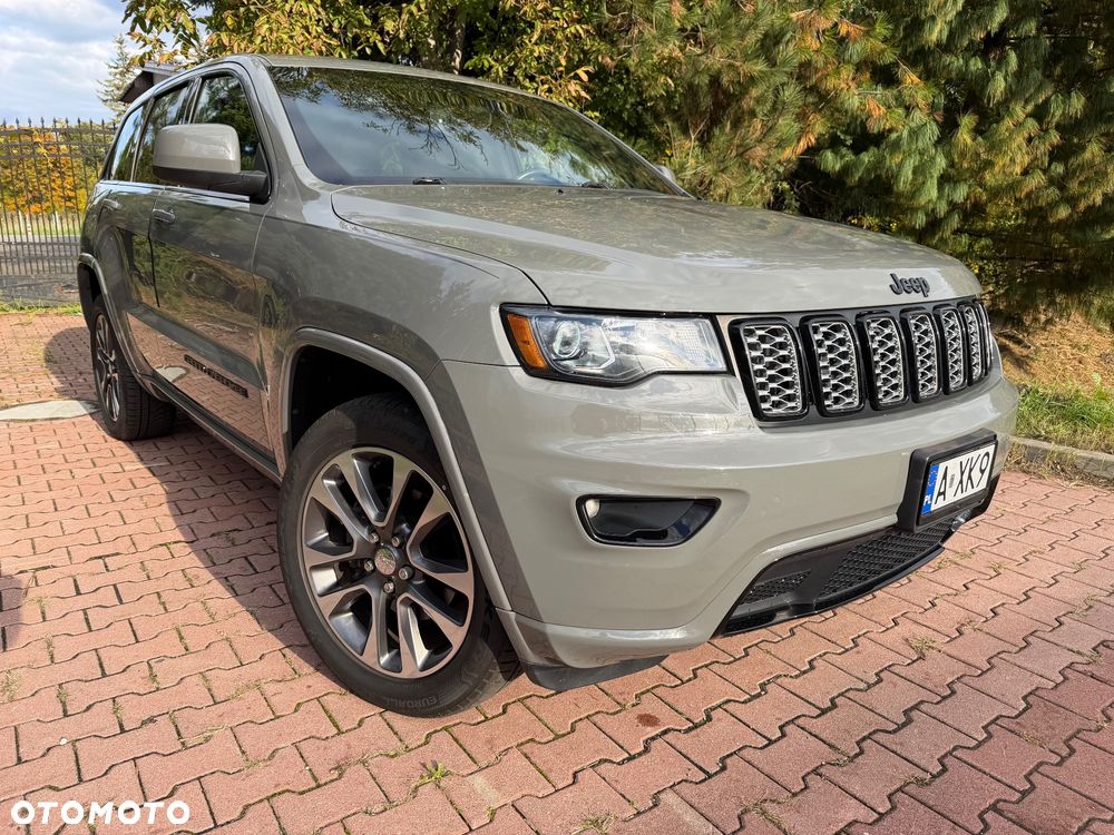 Jeep Grand Cherokee - 16