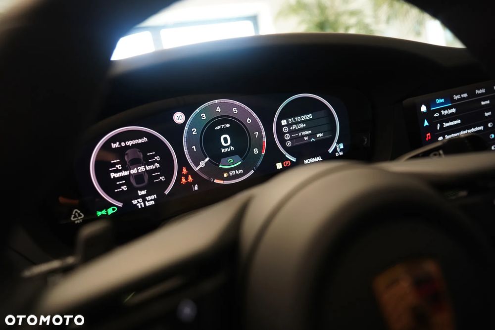 Porsche 911 Carrera 4 GTS - 15