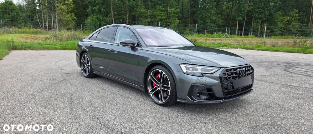 Audi S8 - 8
