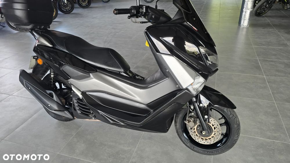 Yamaha NMAX - 21