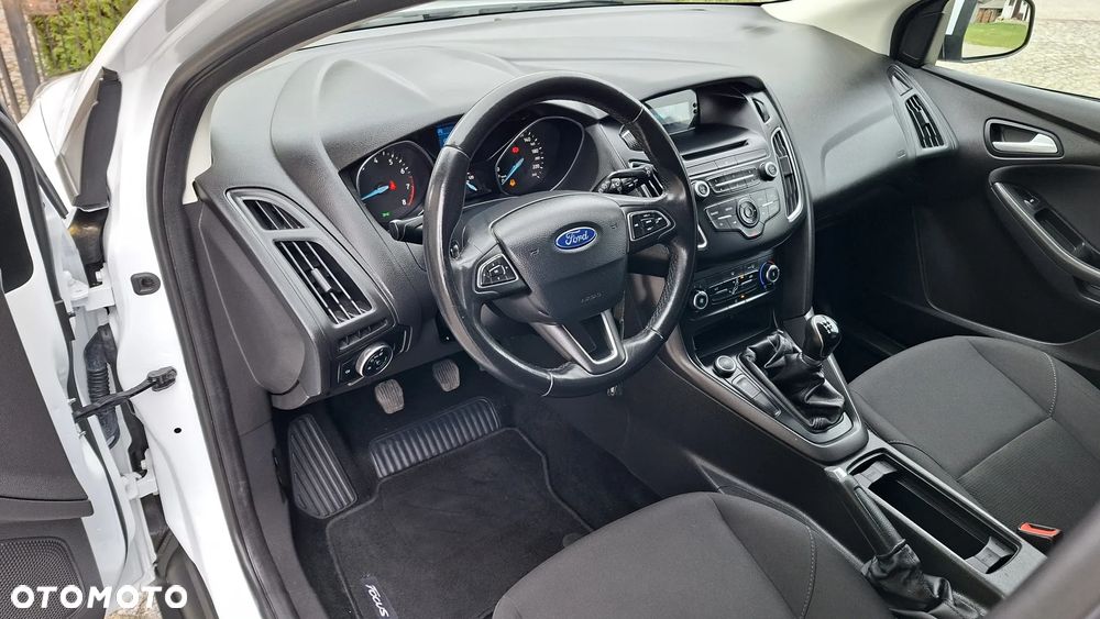 Ford Focus 1.0 EcoBoost Trend - 25