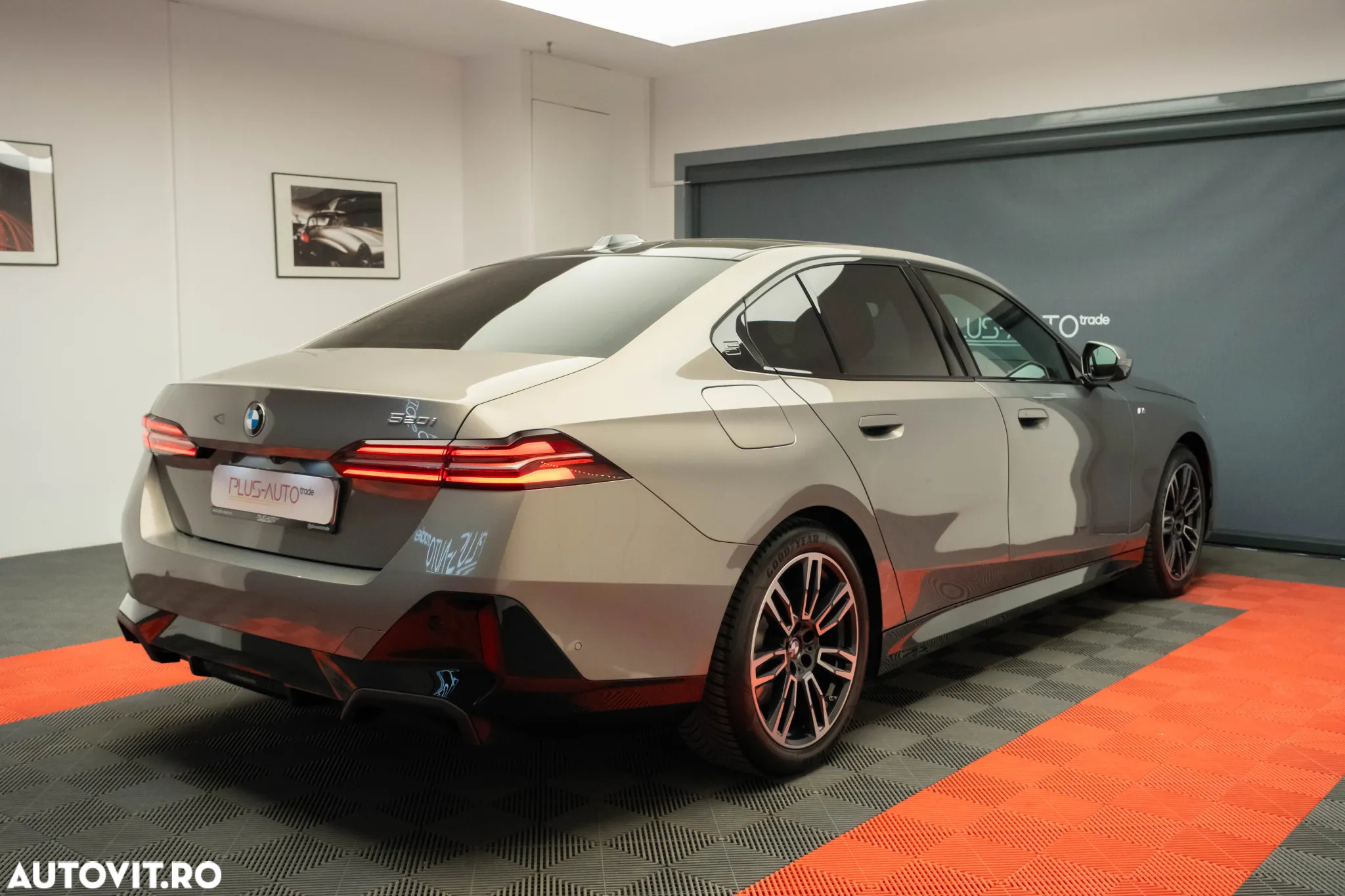 BMW Seria 5 520i Aut. - 32