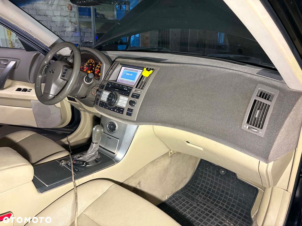 Infiniti FX - 10