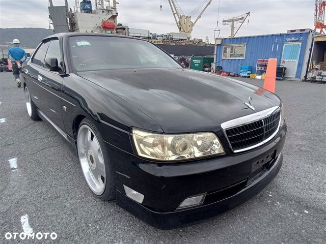 Nissan Laurel - 2