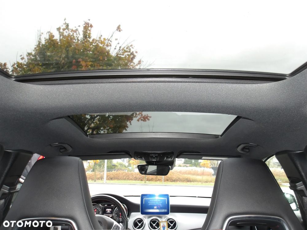 Mercedes-Benz GLA - 11