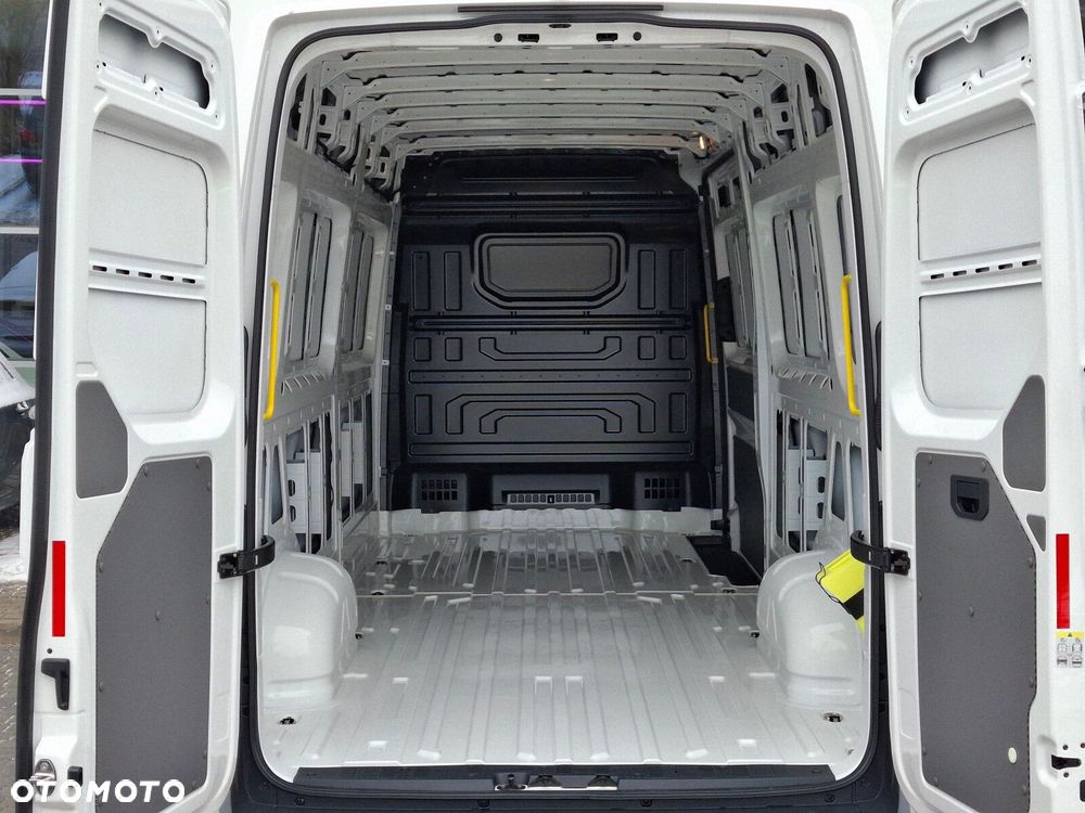 Volkswagen Crafter - 11