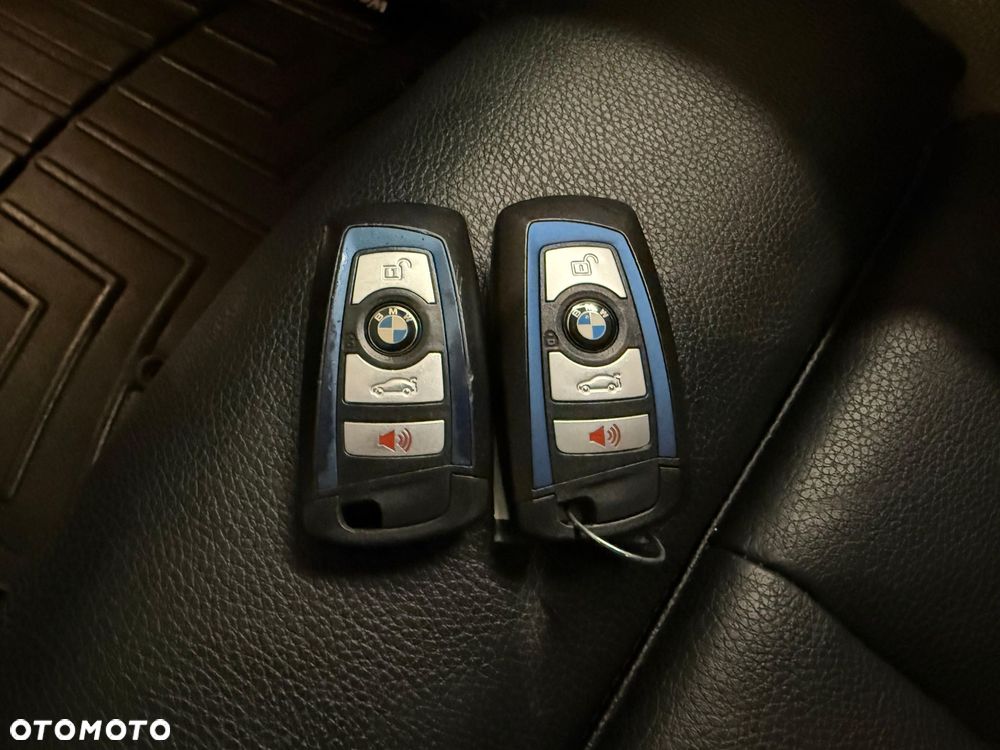 BMW Seria 3 330i M Sport - 39