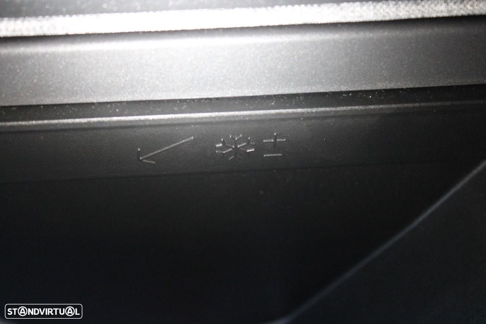 Peugeot E-3008 73 kWh GT - 47