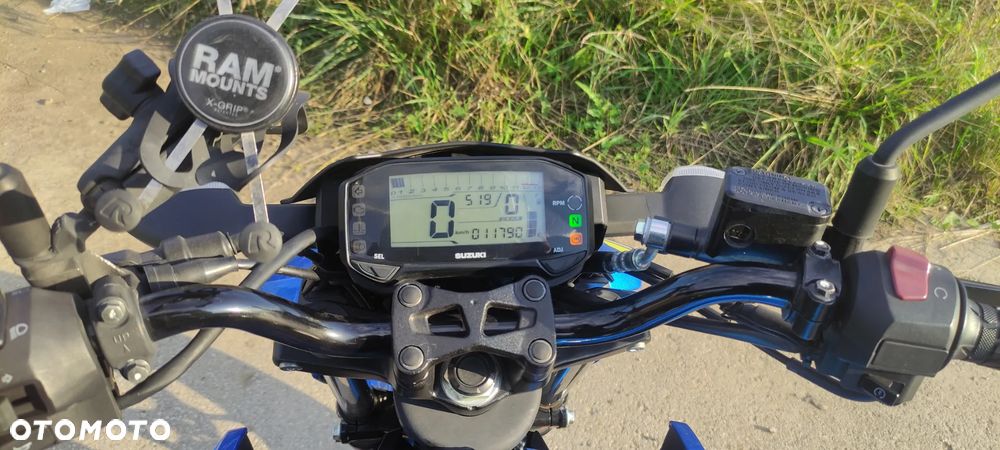 Suzuki GSX - 24