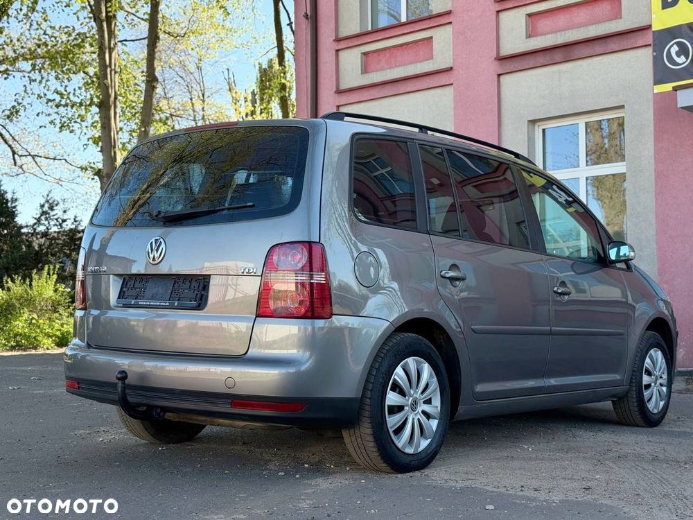 Volkswagen Touran 1.9 TDI Highline - 9