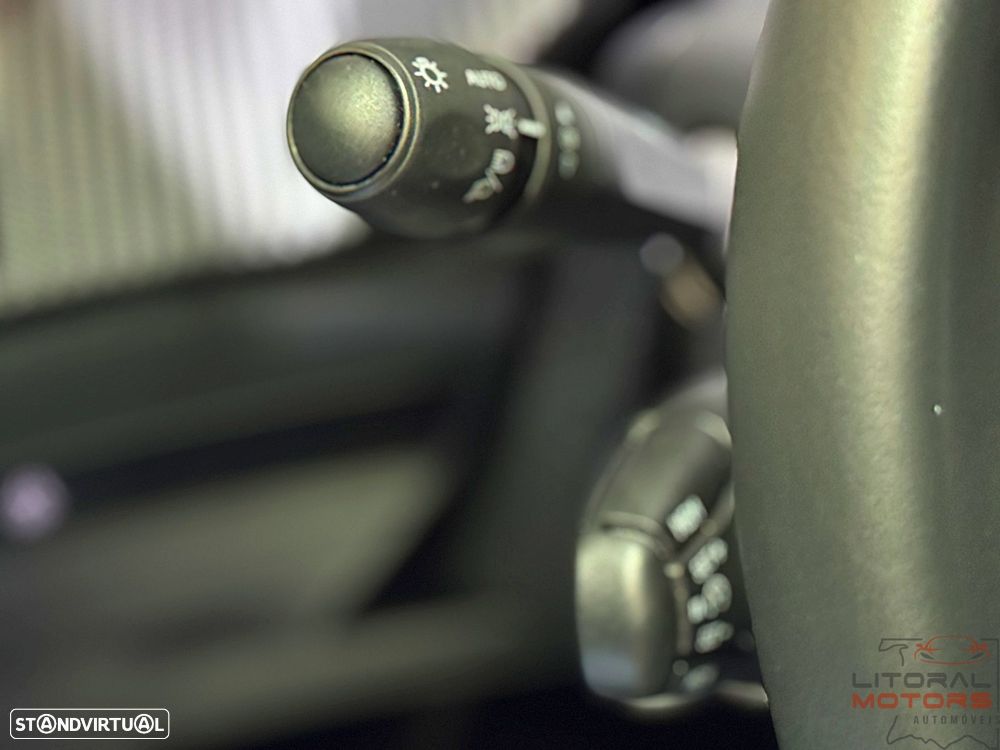 Peugeot 208 1.2 PureTech Allure - 22