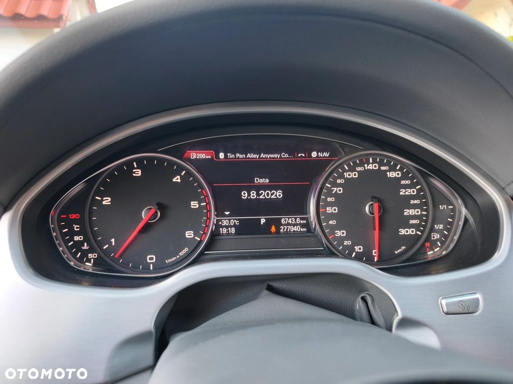 Audi A8 4.2 TDI Quattro - 11