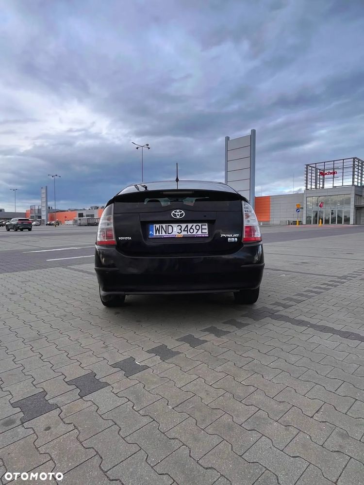 Toyota Prius - 4