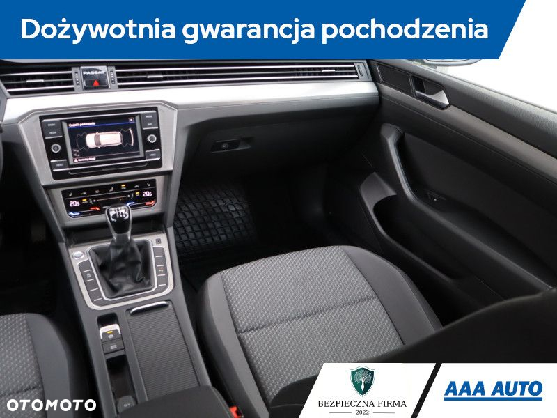 Volkswagen Passat - 9
