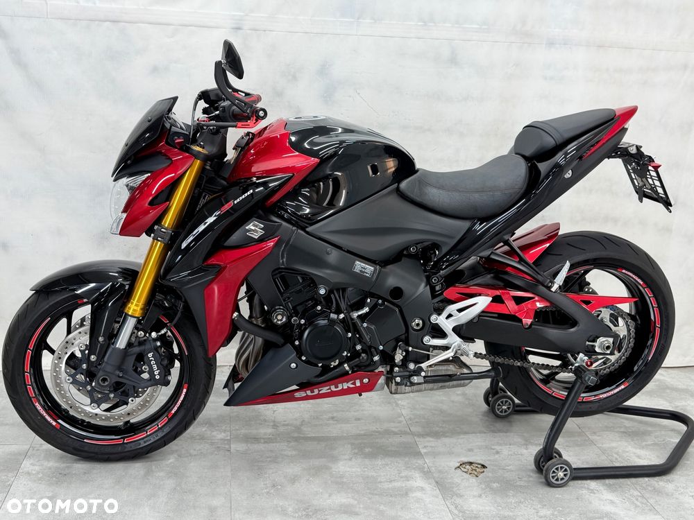Suzuki GSX 1000 - 23