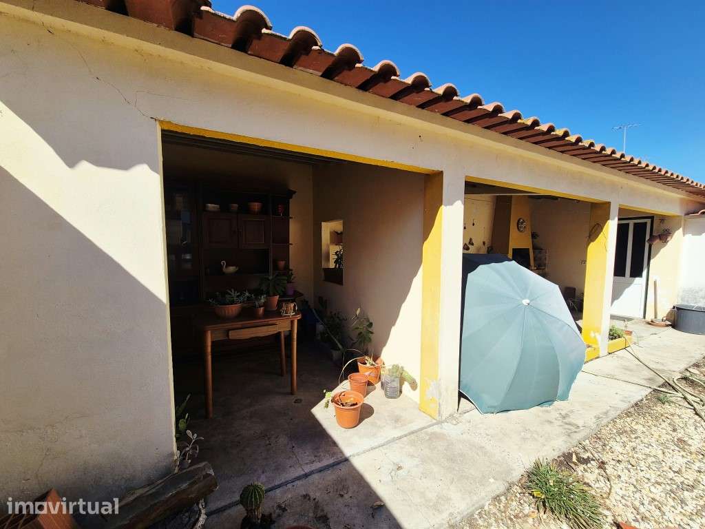 Moradia T5 com garagem e amplo quintal em Alvalade do Sado - Grande imagem: 4/30