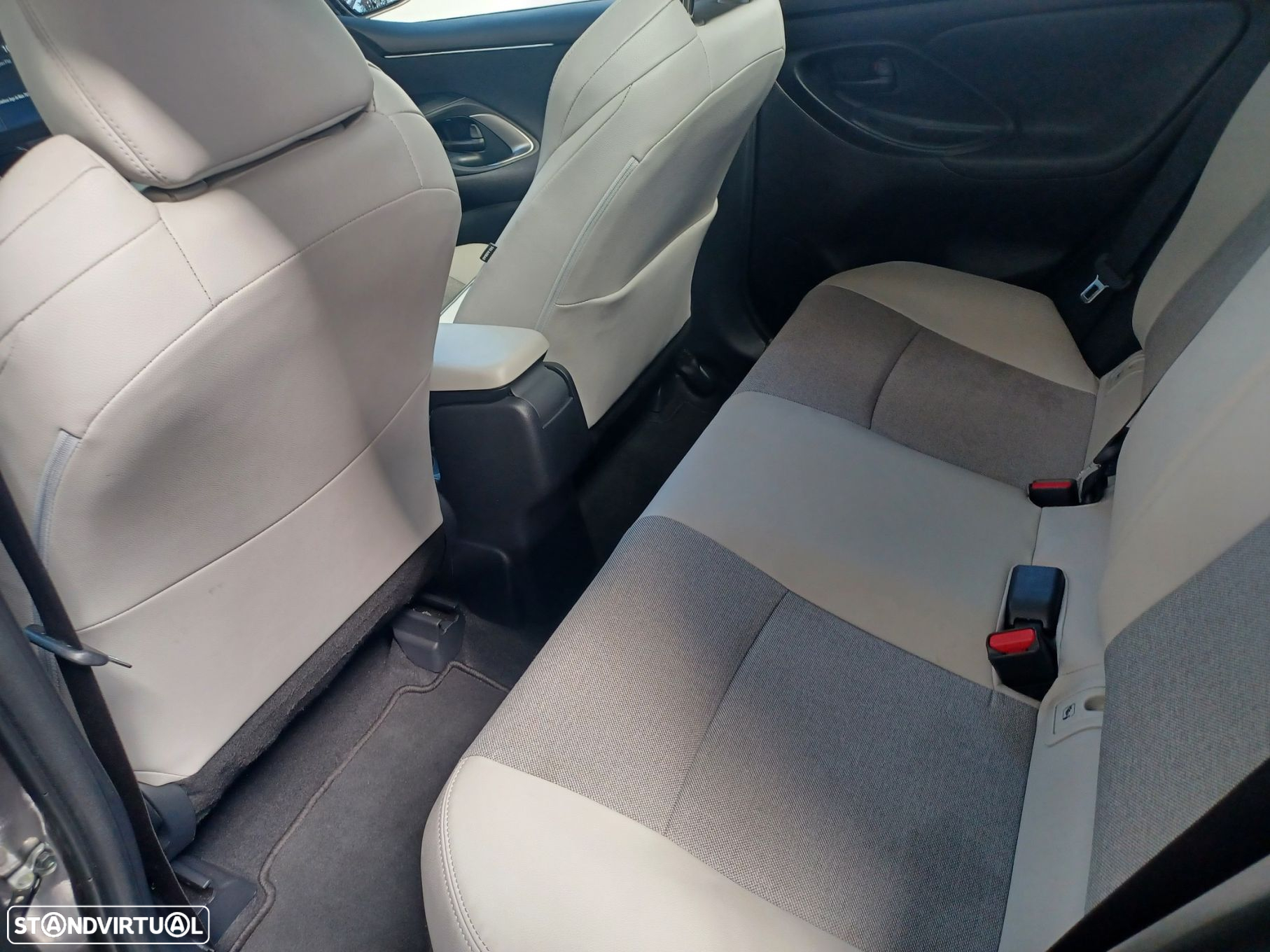 Toyota Yaris 1.5 HDF Luxury - 10