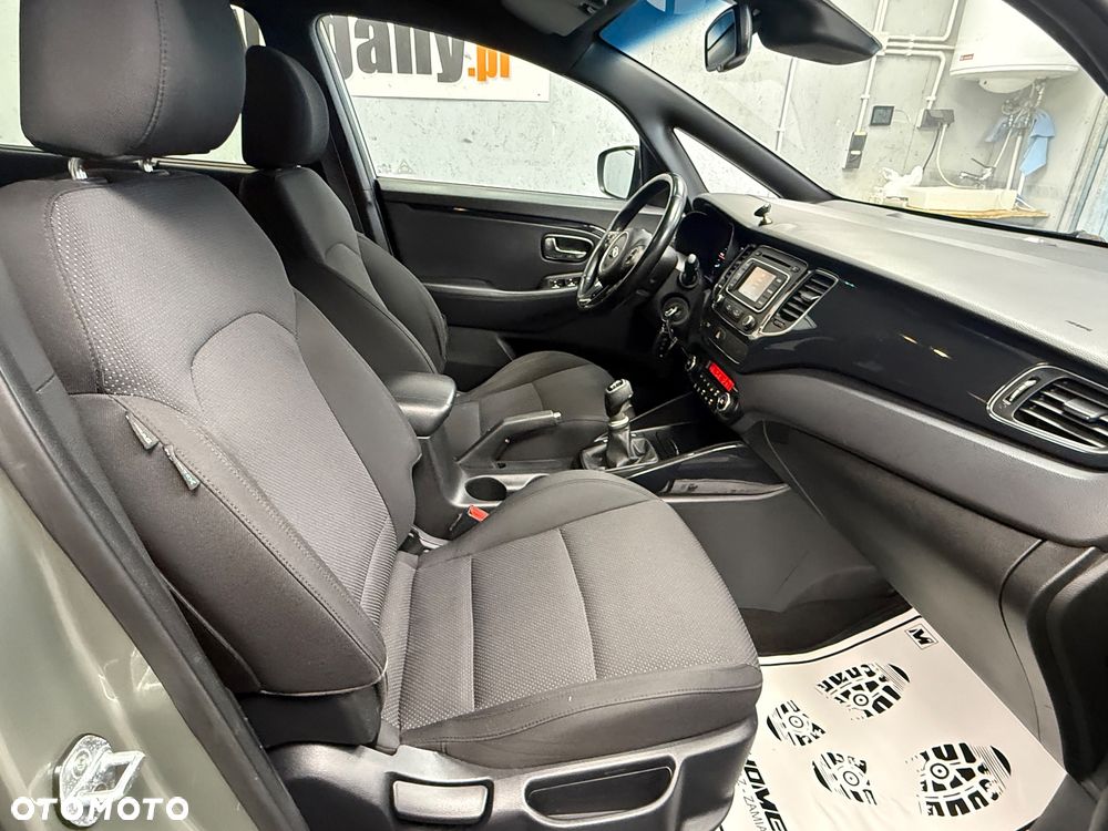 Kia Carens - 11