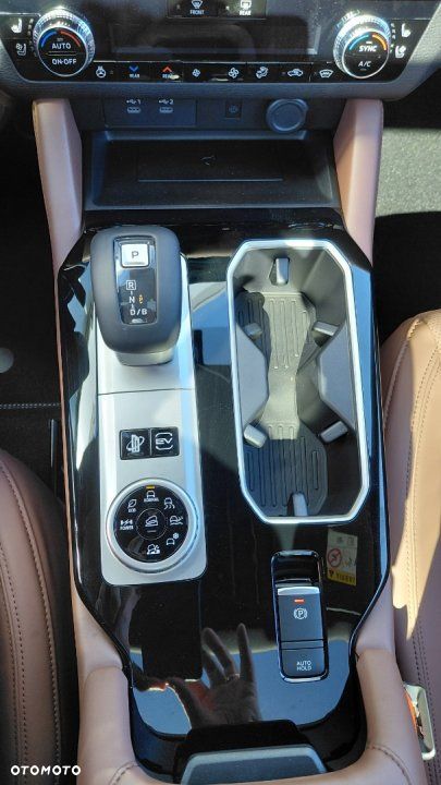 Mitsubishi Outlander - 10