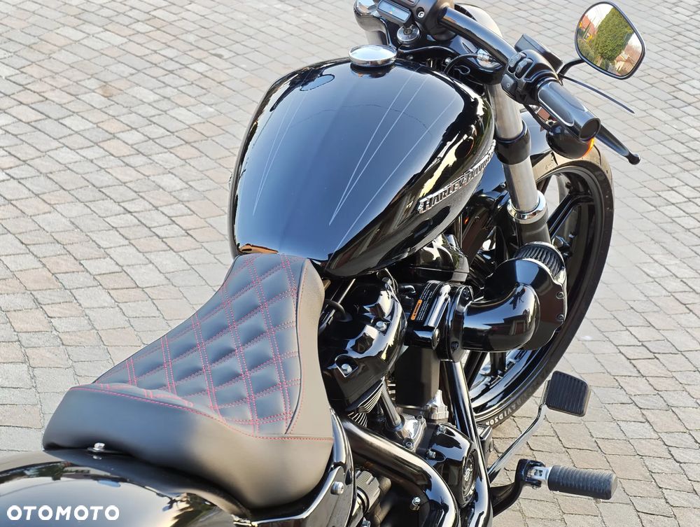 Harley-Davidson Softail Breakout - 29
