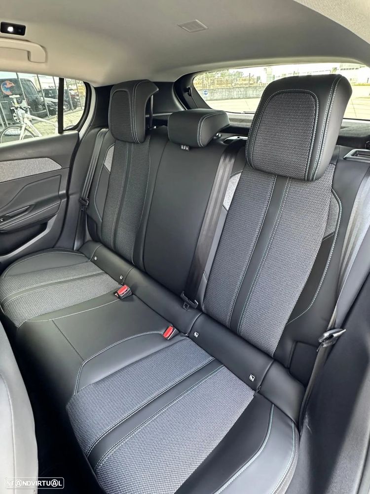 Peugeot 308 1.6 Hybrid Allure e-EAT8 - 23