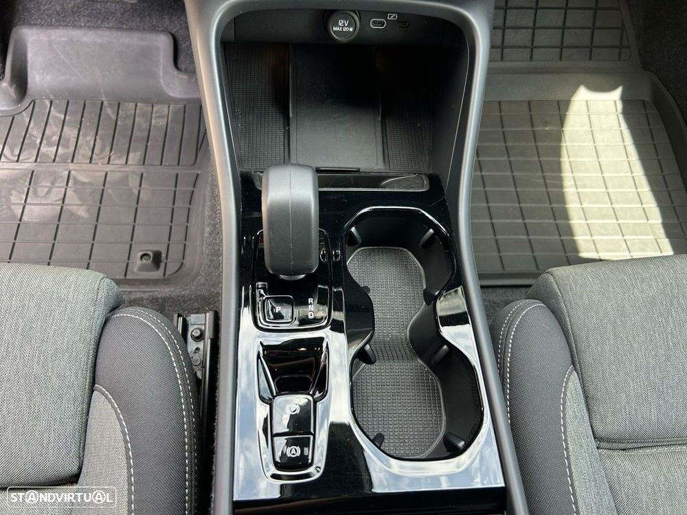Volvo XC 40 2.0 B3 Plus Dark - 22
