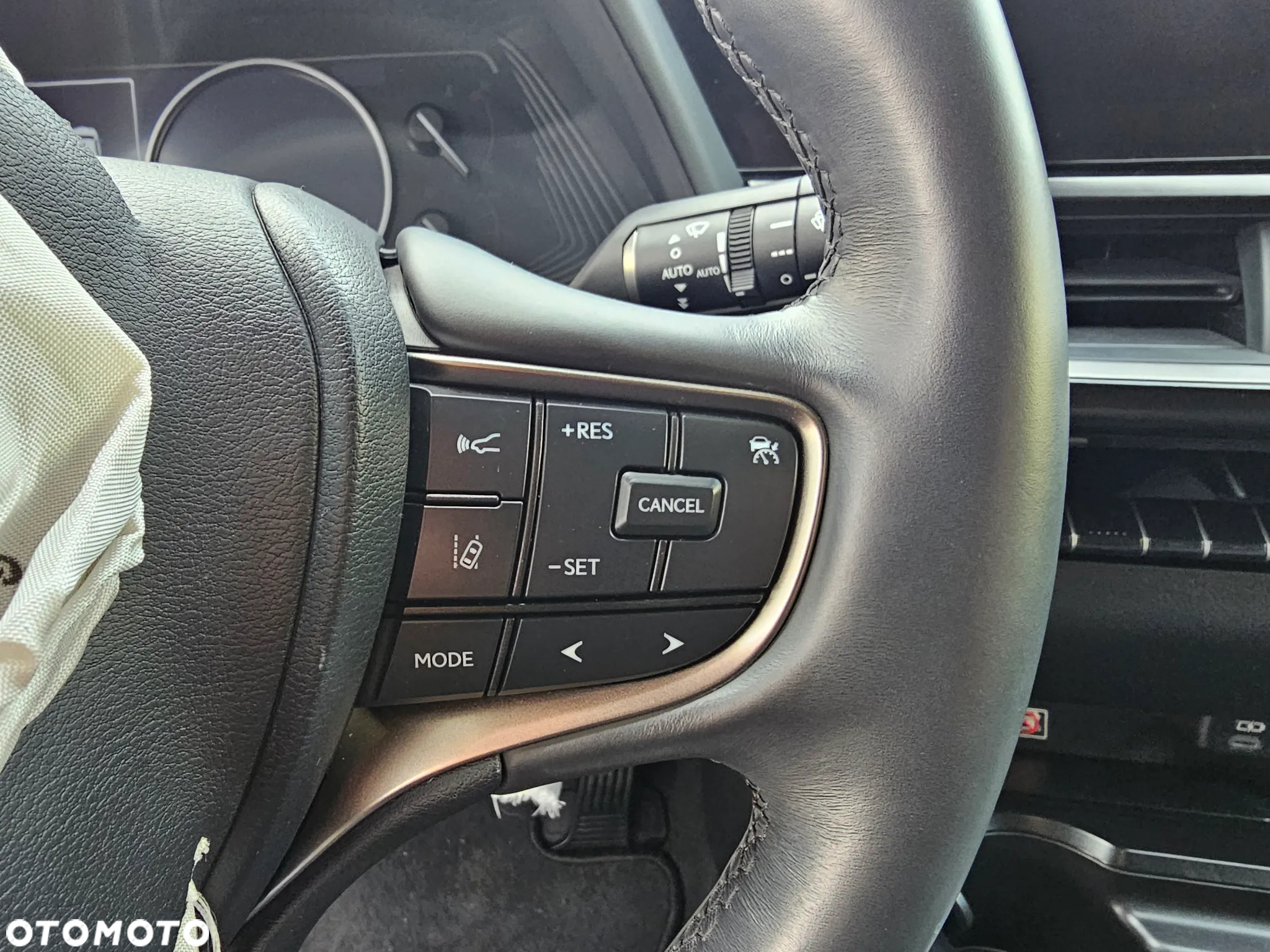 Lexus UX 200 GPF F Sport 2WD - 22
