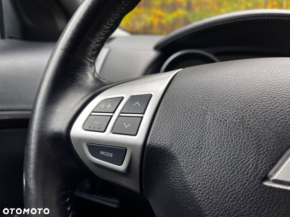 Mitsubishi Outlander 2.0 DI-D 4WD Invite - 36