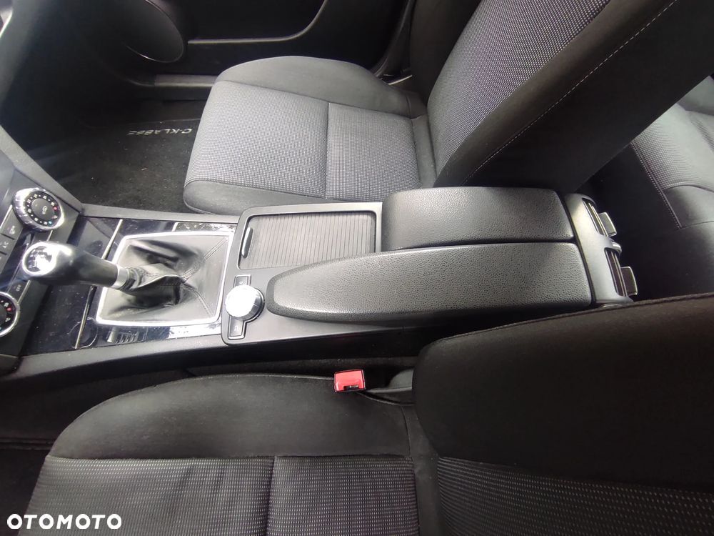 Mercedes-Benz Klasa C 180 CDI DPF (BlueEFFICIENCY) - 16