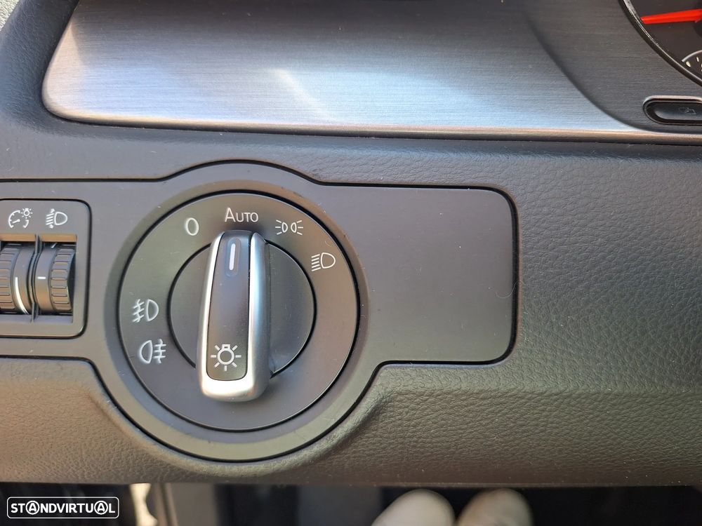 VW Passat Variant 1.6 TDI Edition Con.BM - 21