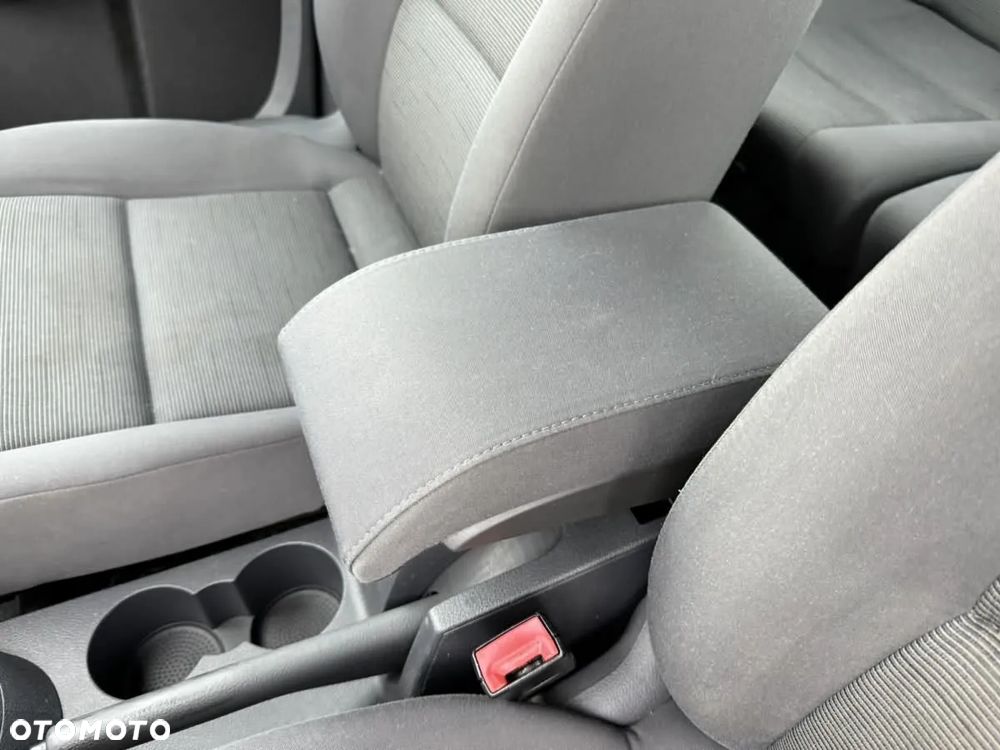 Volkswagen Touran 1.9 TDI DPF Conceptline - 26