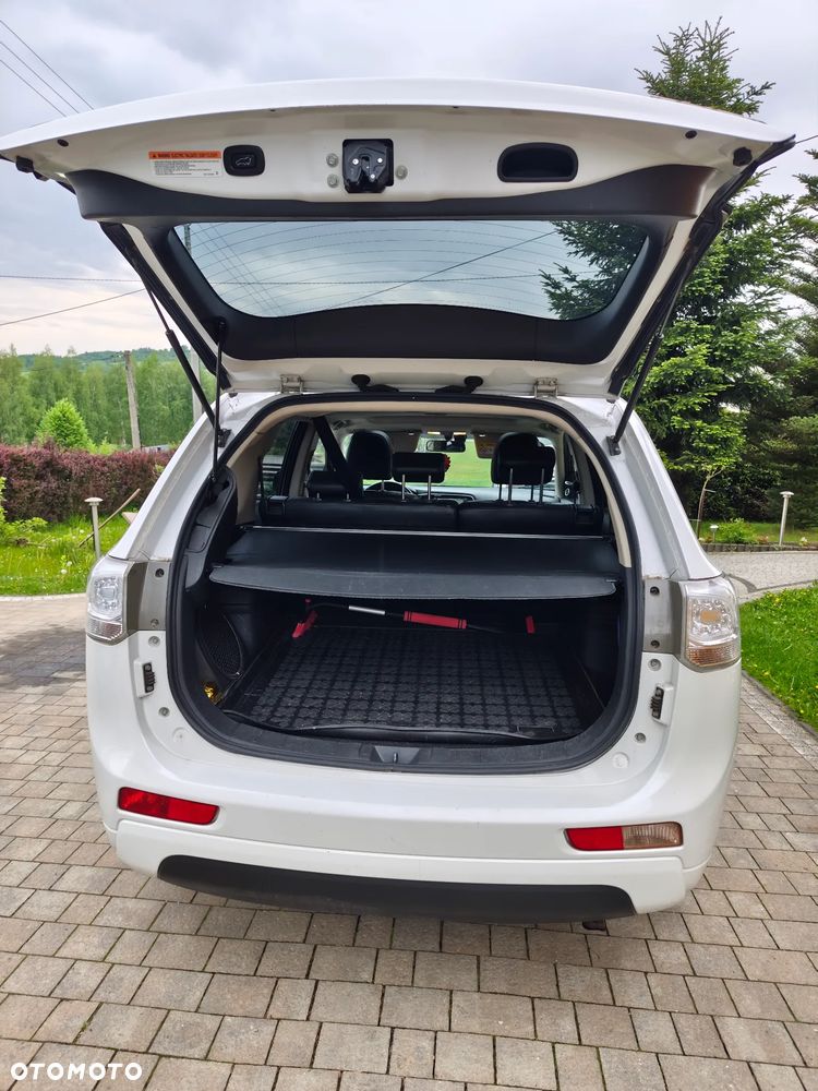 Mitsubishi Outlander Instyle NAVI + - 3