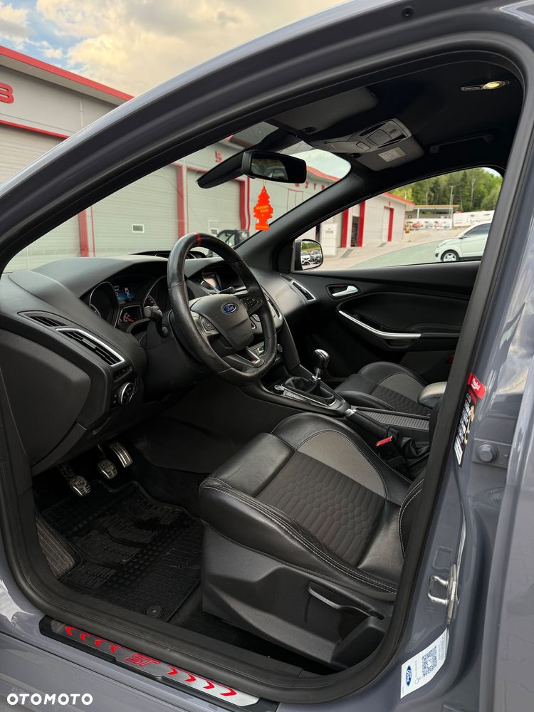 Ford Focus 2.0 EcoBoost ST - 21