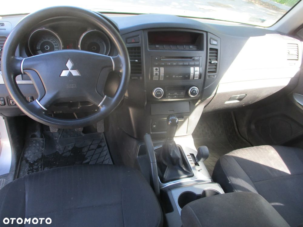 Mitsubishi Pajero 3.2 DID Invite - 17