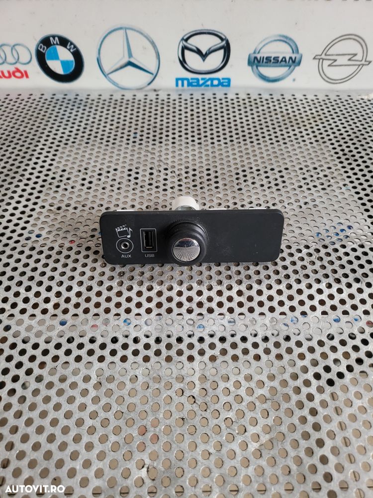 Modul Unitate Auxiliar USB Land Rover Range Rover Sport L494 An 2014-2015-2016-2017-2018 Dezmembrez Range Rover Sport L494 An 2014-2018 Volan Stanga 3.0 Diesel 306DT - 1