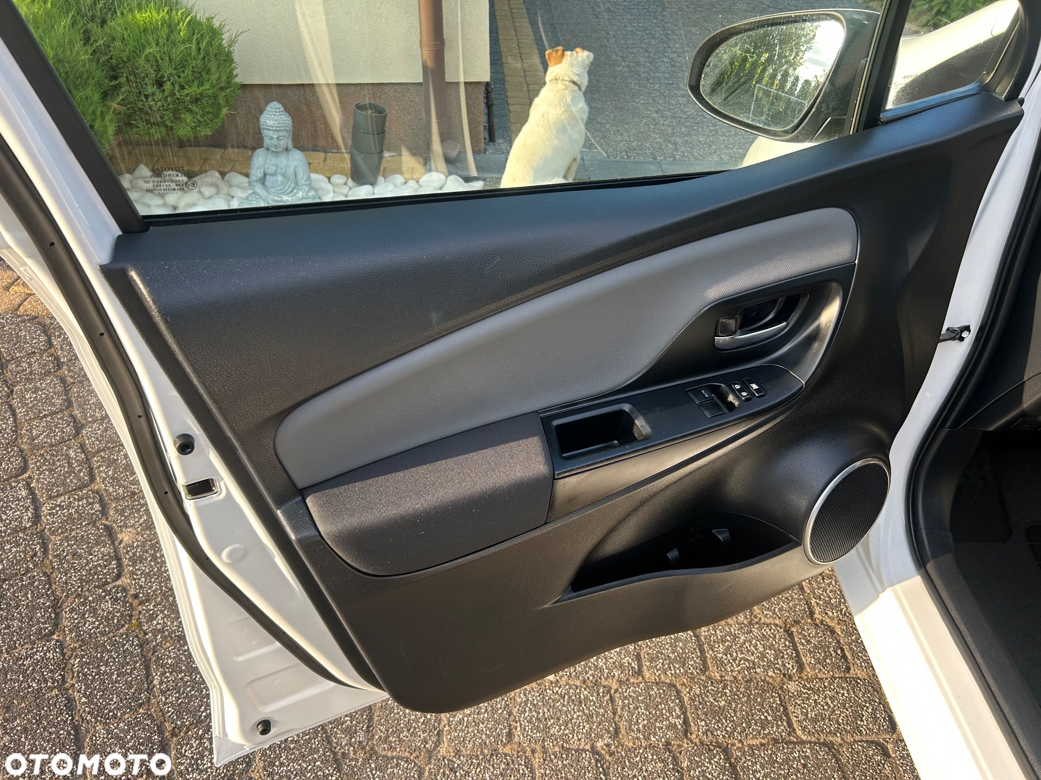 Toyota Yaris Hybrid 100 Premium - 24