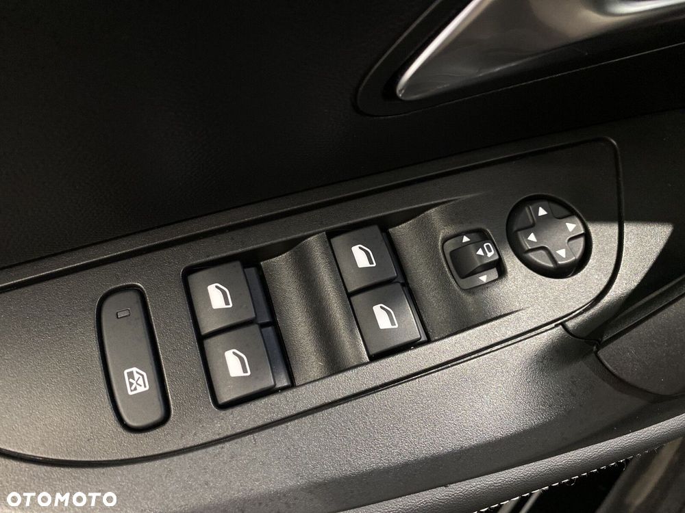 Peugeot 2008 1.2 PureTech Allure Pack S&S EAT8 - 34