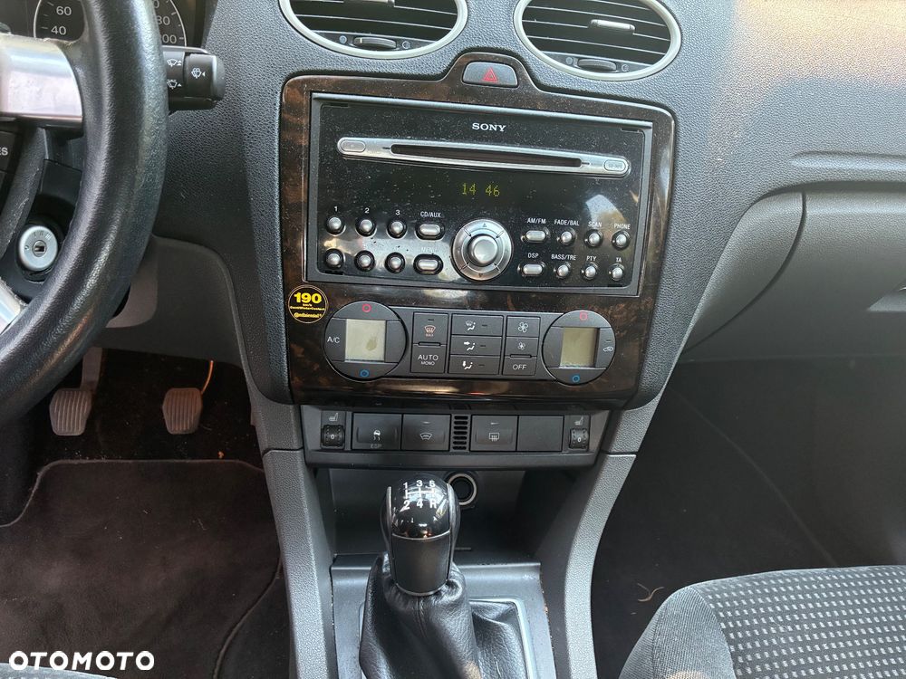 Ford Focus 1.6 Ghia - 9