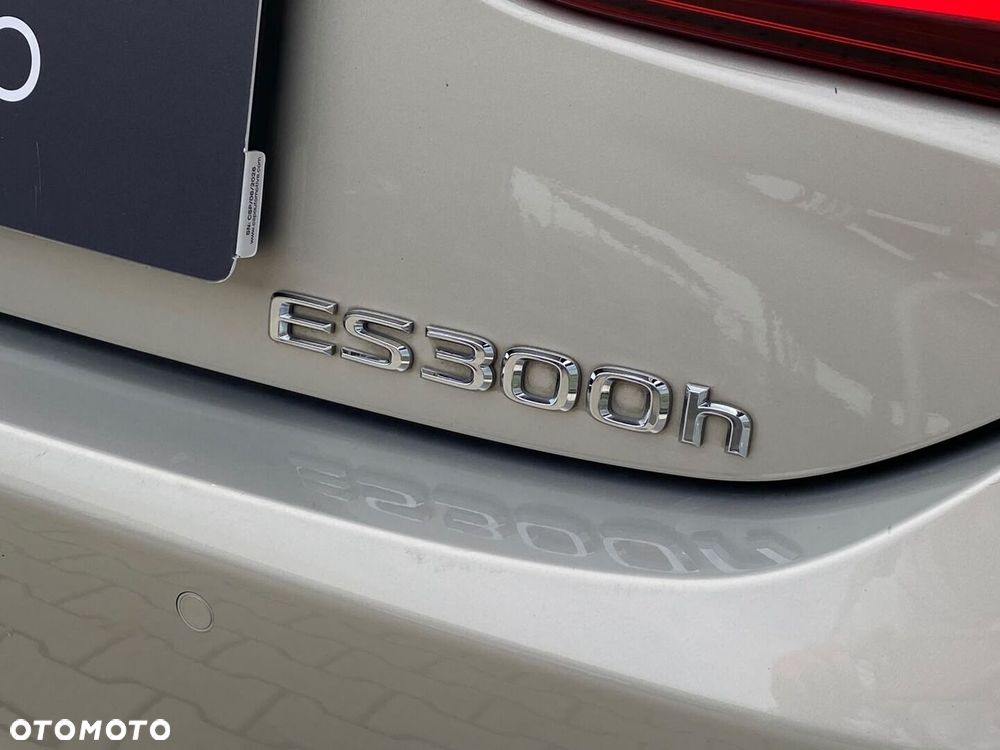 Lexus ES 300h F Sport Design - 37