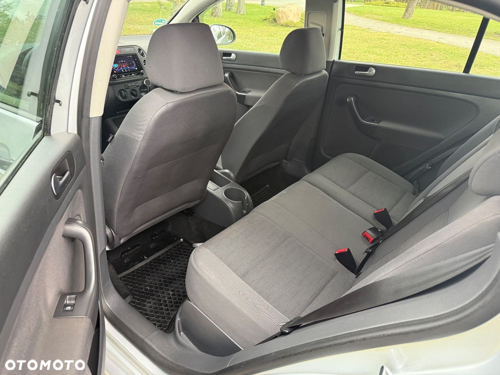 Volkswagen Golf Plus 1.9 TDI DSG Comfortline - 10