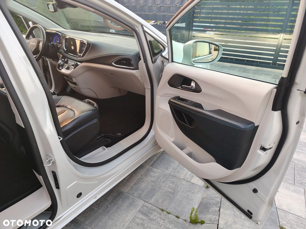 Chrysler Pacifica - 22
