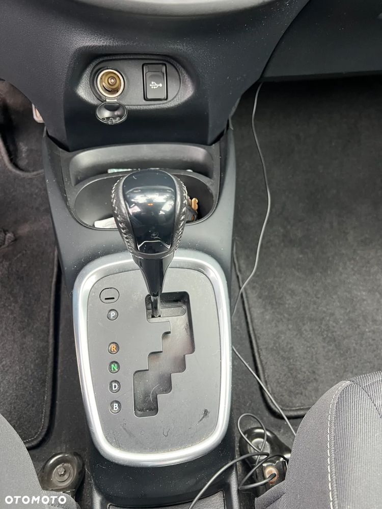 Toyota Yaris Hybrid 100 Active - 14