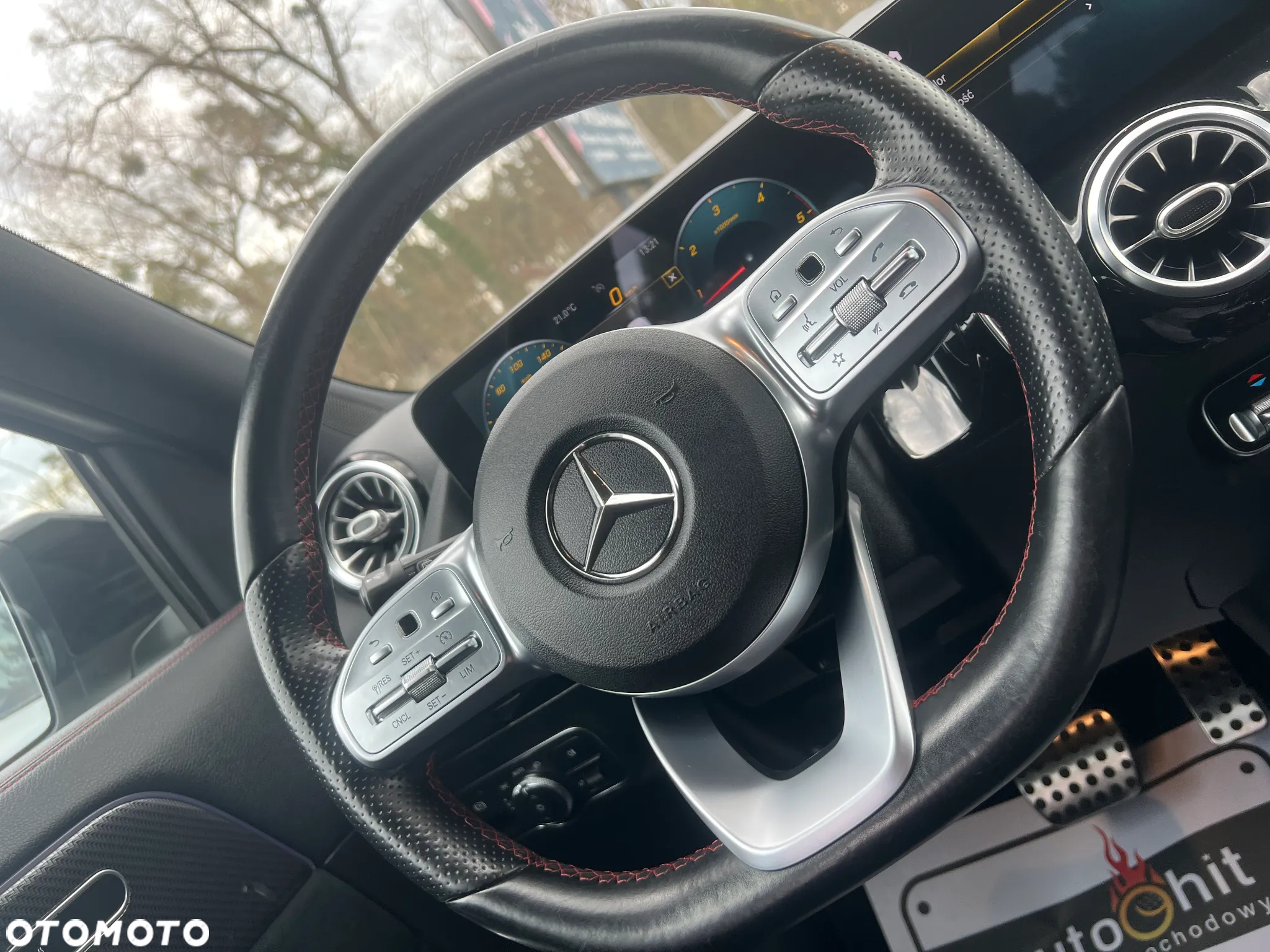 Mercedes-Benz GLA 200 d AMG Line - 25