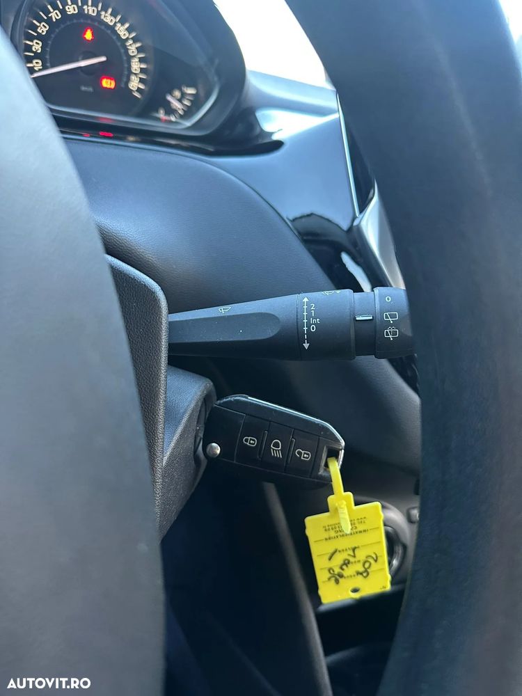 Peugeot 208 ver-1-2l-puretech-75-s-s-bvm5-active - 14