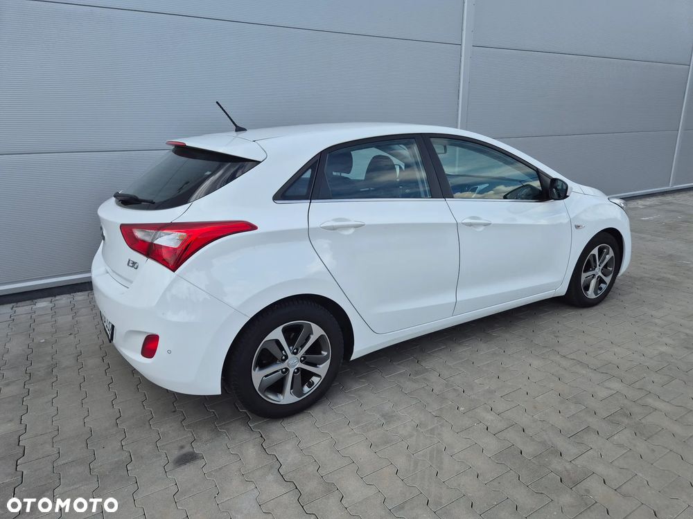 Hyundai i30 1.4 Passion - 8