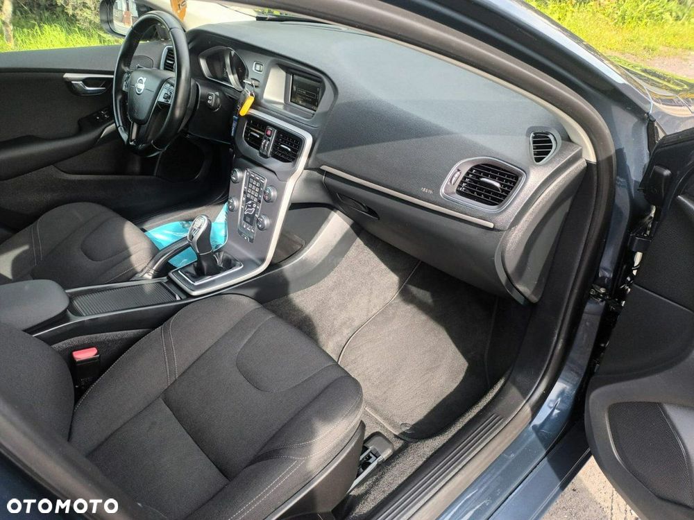 Volvo V40 - 16