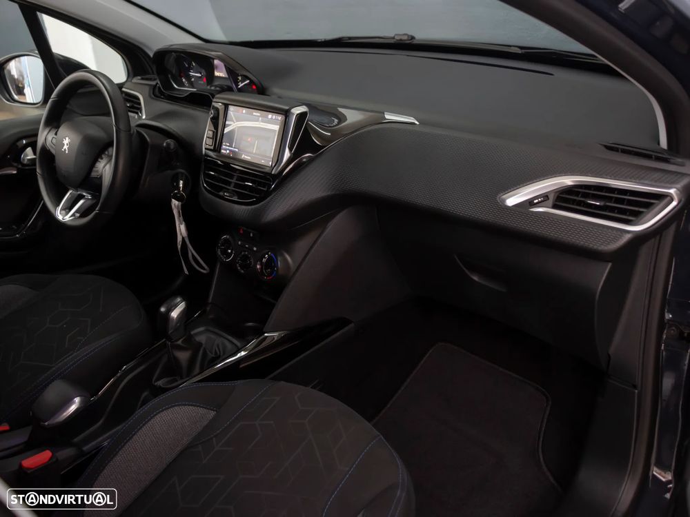 Peugeot 2008 1.2 PureTech Signature - 13